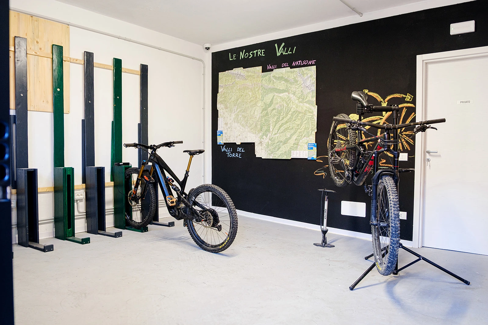 Bike room attrezzata per MTB — Dolce Vita Guest House, Valli del Natisone
