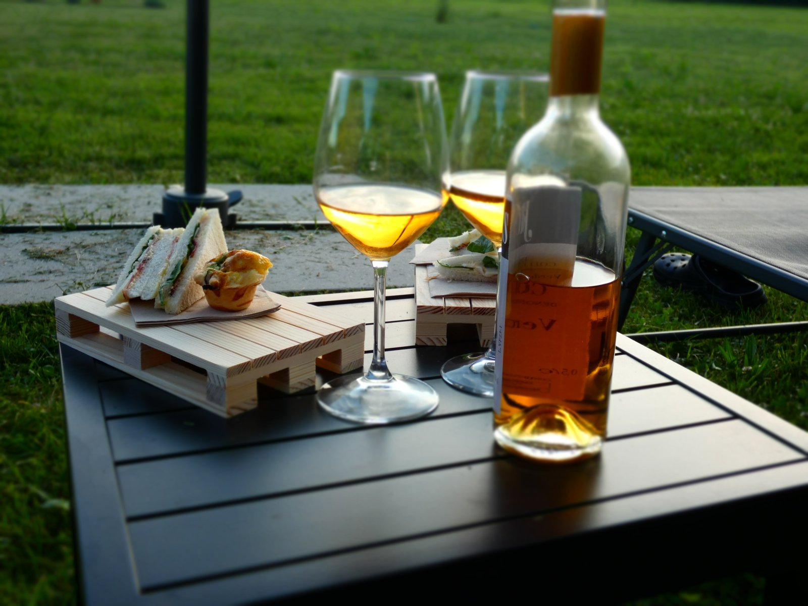 Aperitivo nell'area relax della Dolce Vita Guest House